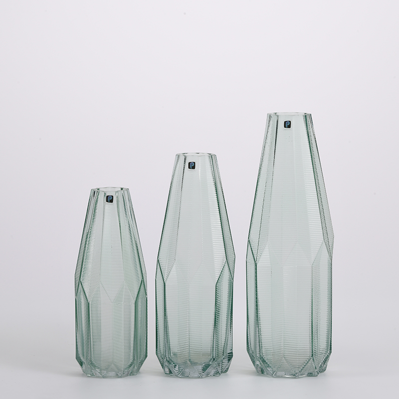 High quality fresh taste transparent or light colored with checked floral modern style glass flower vase Chinese manufacture