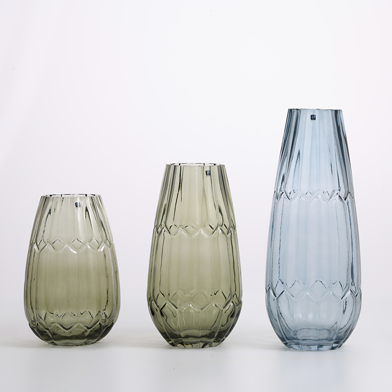 Hand-blown transparent hot sale floral design glassware for home decors glass flower vase Chinese manufacture
