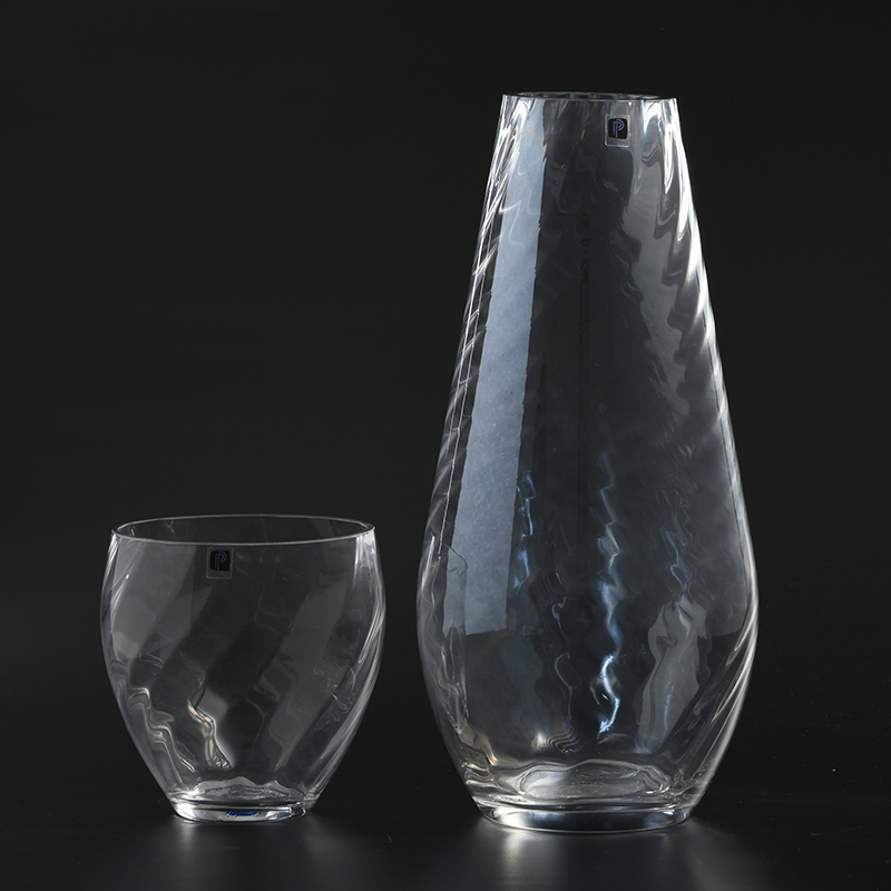 Home or cafe decoration Hand blown different sizes tall glass vase on sale