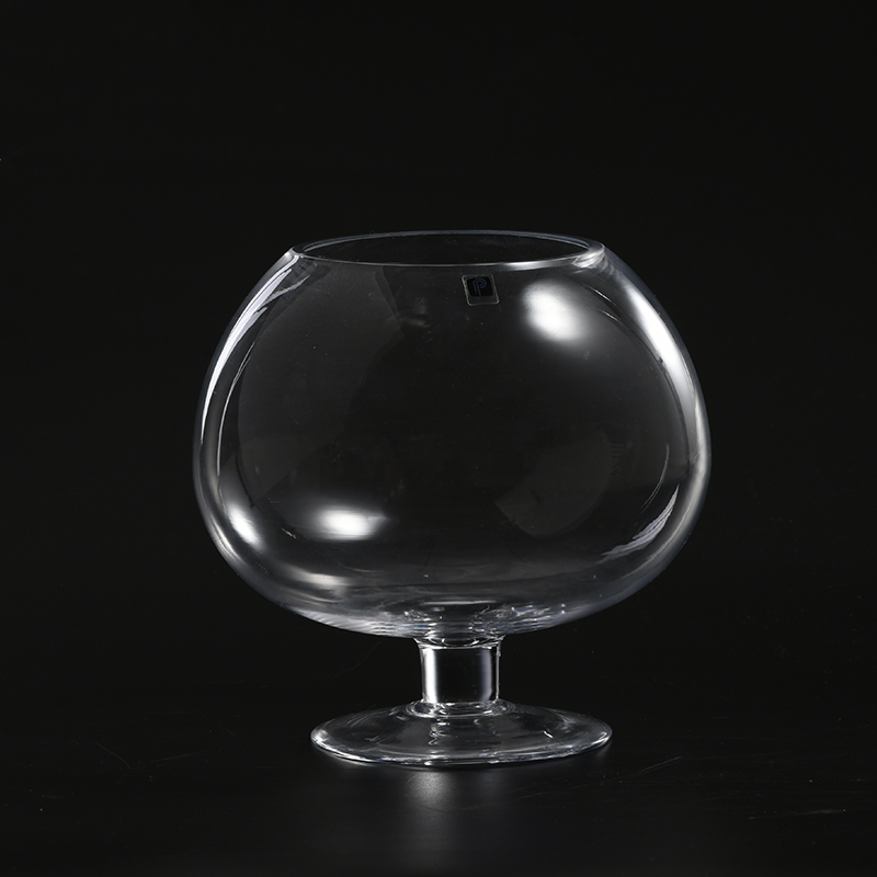 Manufacturer heavy duty hand-blown glassware round cup design hot sale transparent candle holder for home decoration