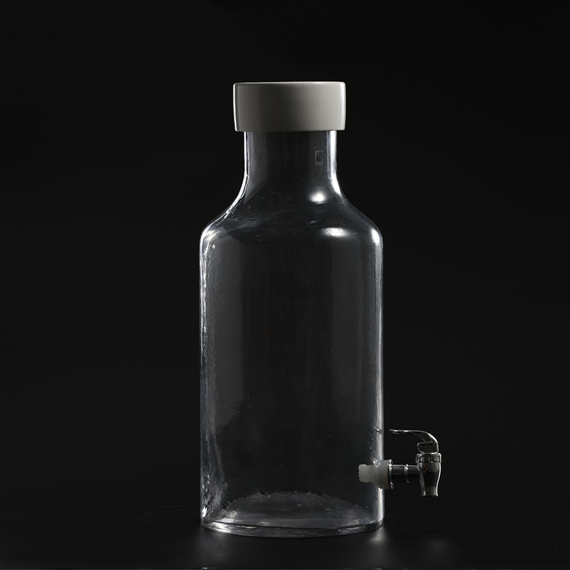Hand-blown heavy duty transparent freshness preservation glassware for juice or wine storage glass juice jar with tap