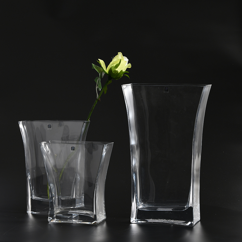 Glassware factory supply vertical strips modern design transparent thick hand-blown glass flower vase on sale