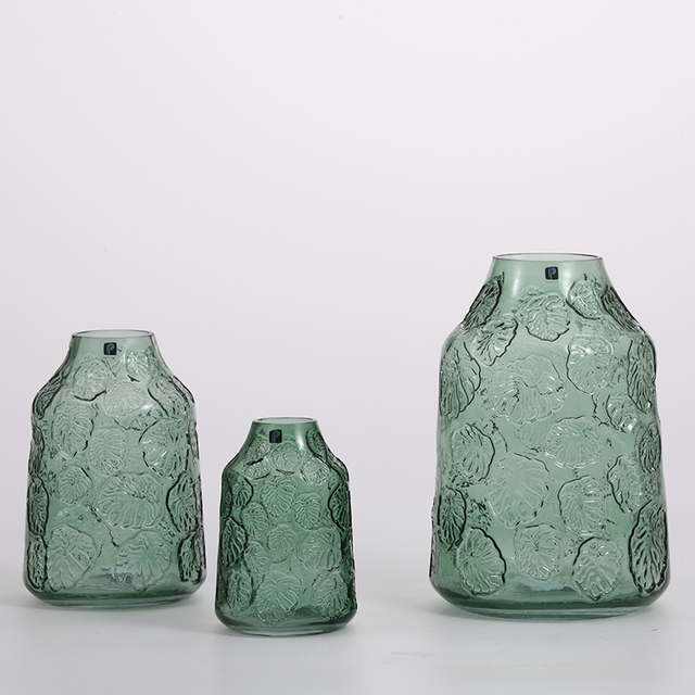 Hand-Blown colored glassware with hot sale floral design for European and US market glass flower vase Chinese manufacture