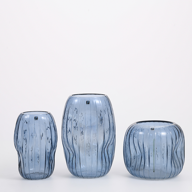 Popular relief surface design home decoration accessories vintage spray flower vases for hotel