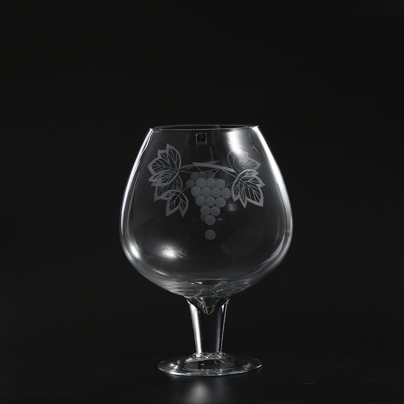 Manufacturer heavy duty hand-blown glassware round cup design hot sale transparent candle holder for home decoration