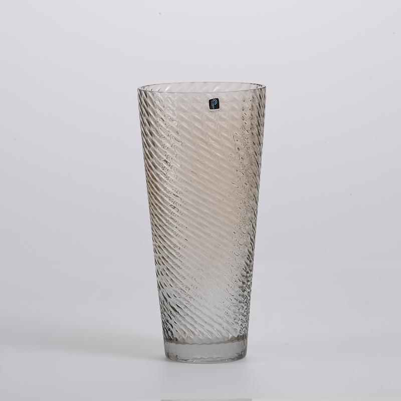 Hand-blown green color transparent hot sale floral design glassware for home decors glass flower vase Chinese manufacture