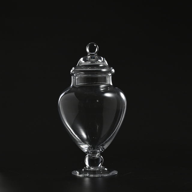 Glassware factory directly to sellers transparent glass candy jar or marshmallow jar with heart shape design