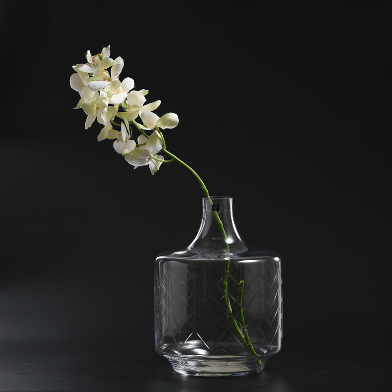 Special design hot sell pattern different sizes customized transparent hand-blown glass flower vase