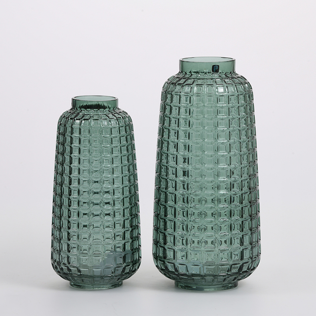 High quality heavy duty hand-blown glassware with vertical strip floral decorative glass flower vase Chinese factory supply