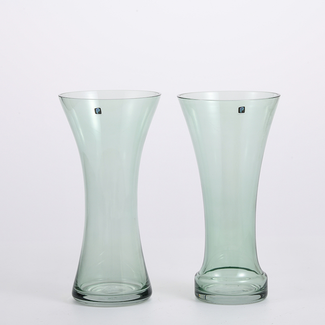 Hot selling green transparent design glass flower vase for home decoration factory directly supply