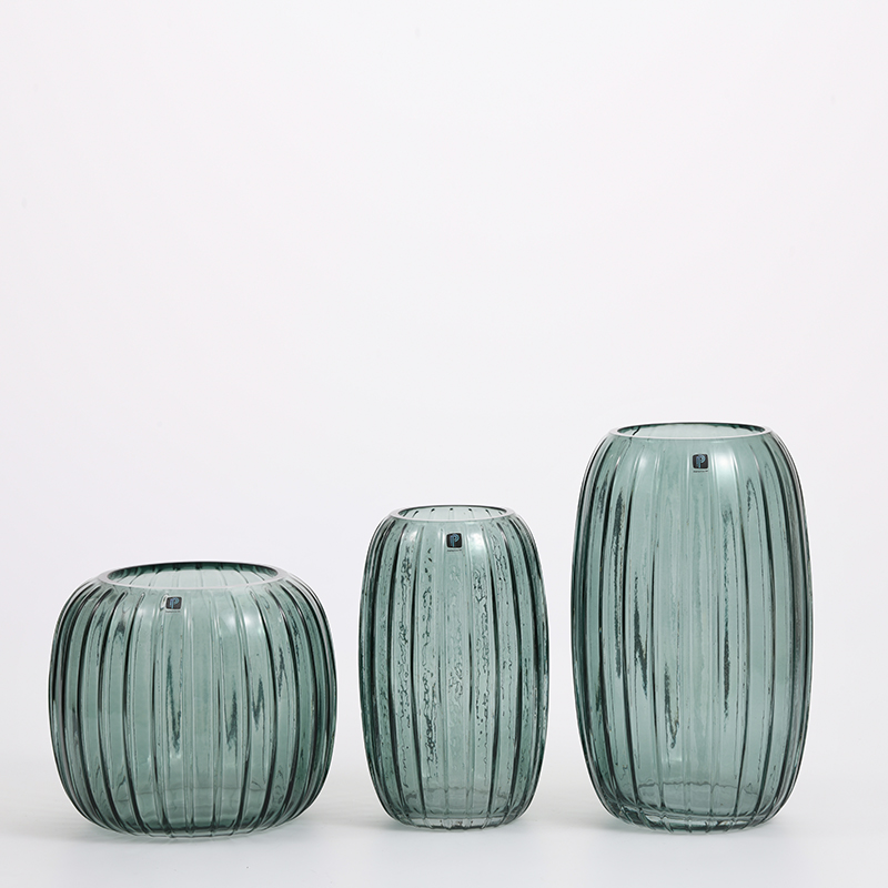 Popular relief surface design home decoration accessories vintage spray flower vases for hotel
