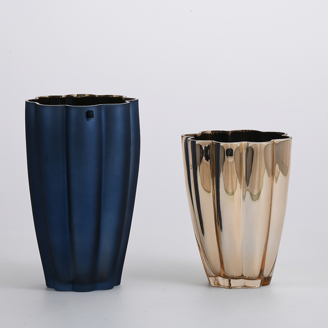 Luxury design customized color hot sale vertical strip electroplating round bowl glass flower vase for home decoration