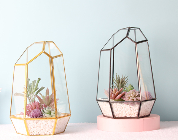 Tips To Decorate Your Place with Beautiful glassware flower house