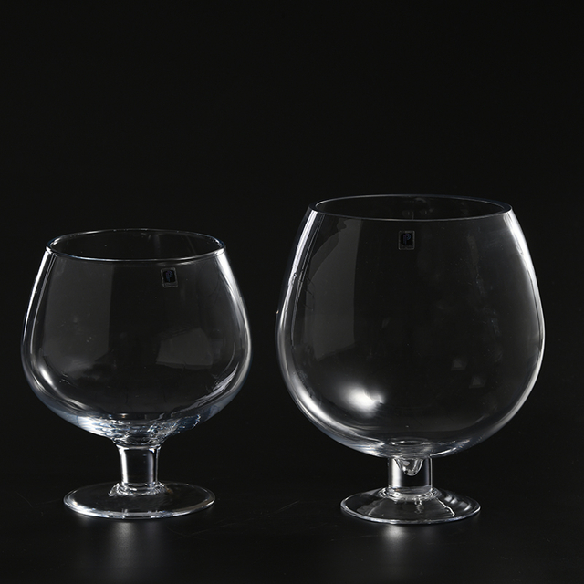 Manufacturer heavy duty hand-blown glassware round cup design hot sale transparent candle holder for home decoration