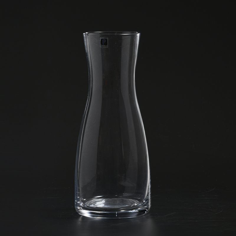 Glass Flower vase for Room decoration with tall vase body also can be customized in different sizes