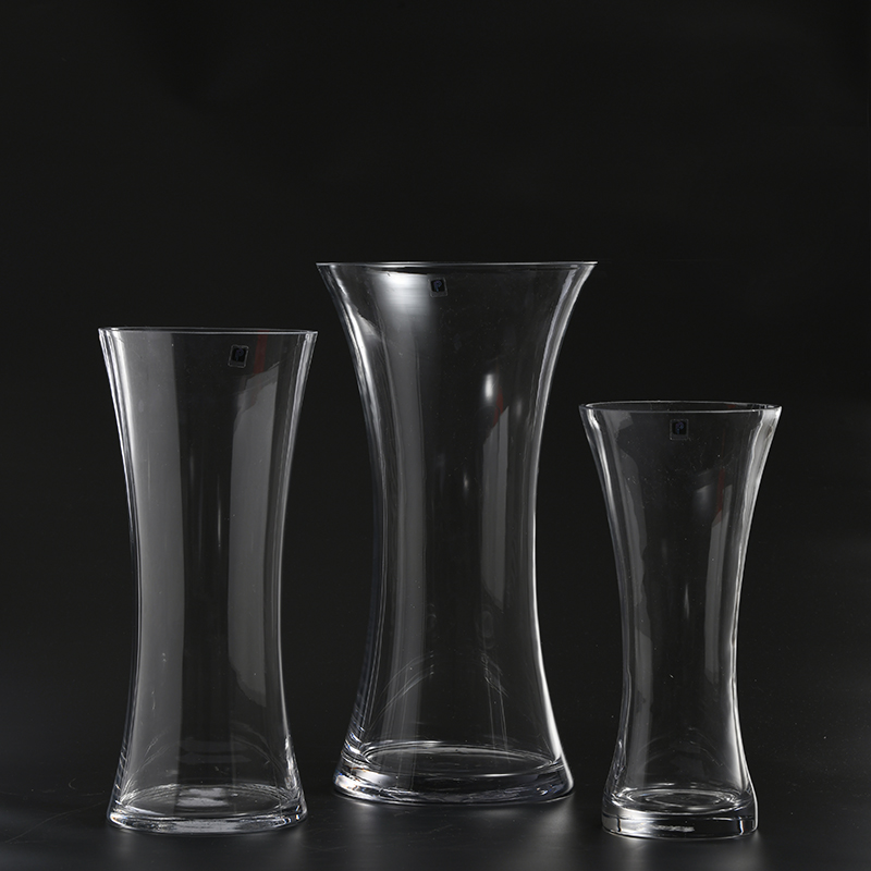 Glass Flower vase for Room decoration with tall vase body also can be customized in different sizes