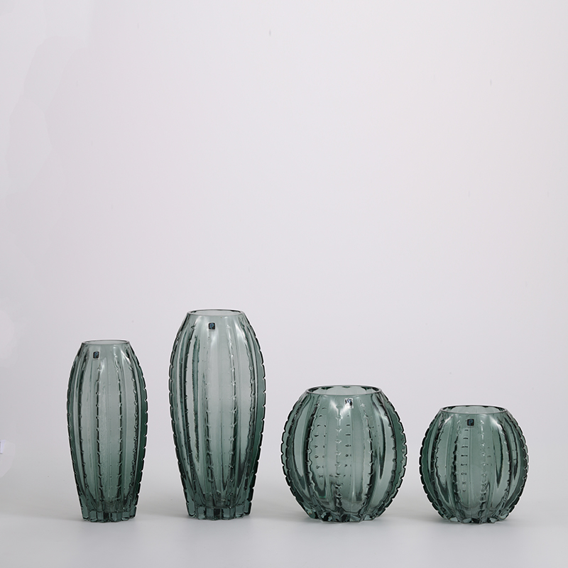 Popular relief surface design home decoration accessories vintage spray flower vases for hotel