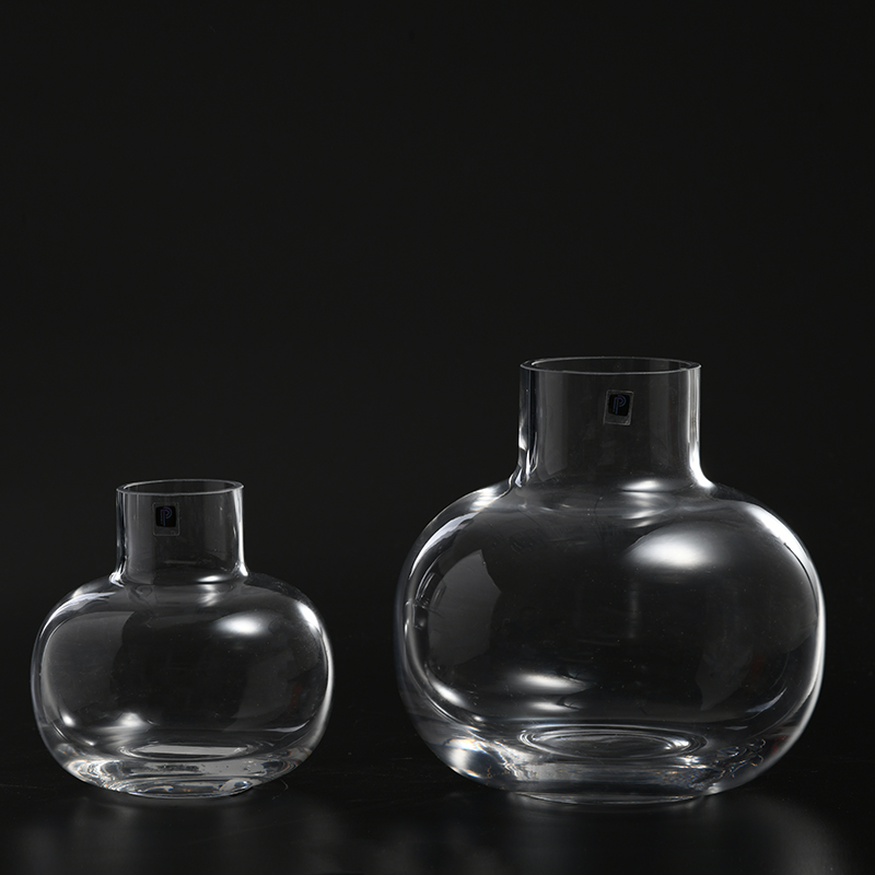 Hand-blown Round Shape customized clear glass flower vase for home or cafe decoration