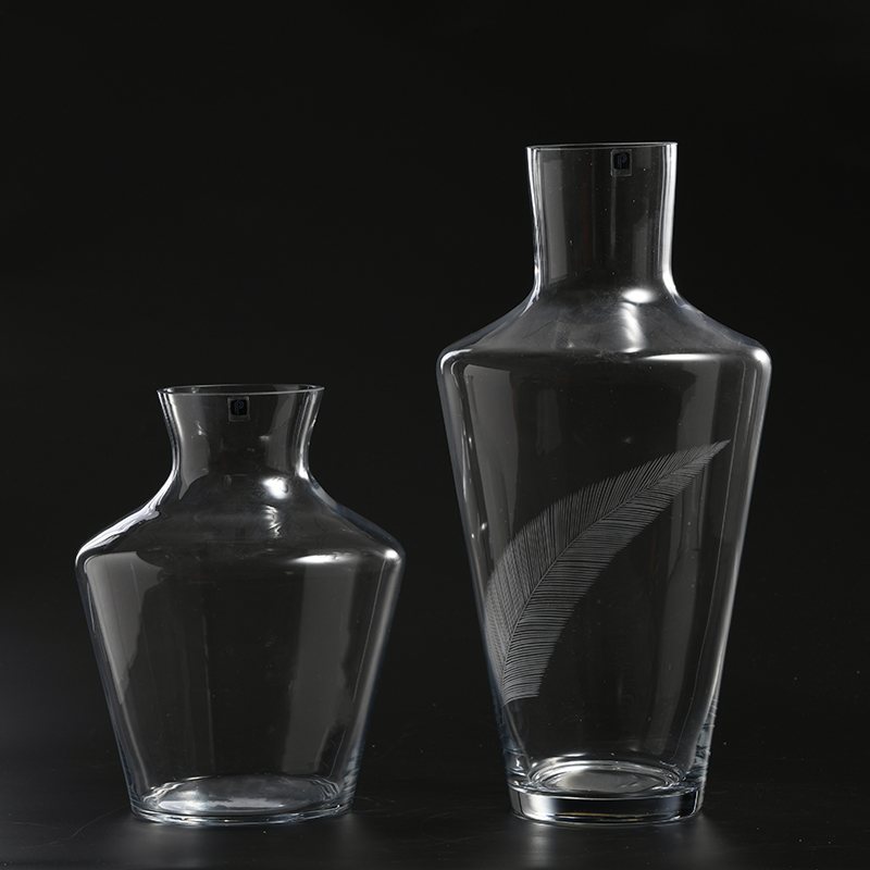 Modern Style fashion design hand-blown clear glass vase for home or cafe decoration