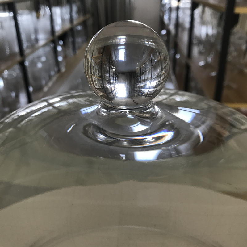 Top Quality Cake Stand with Clear Round Glass Dome of China National Standard