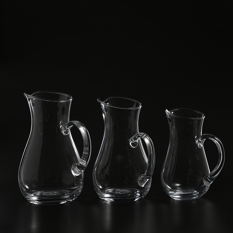 High quality glassware kitchen utensils hand-blown glass juice dispenser cup with glass handle on sale