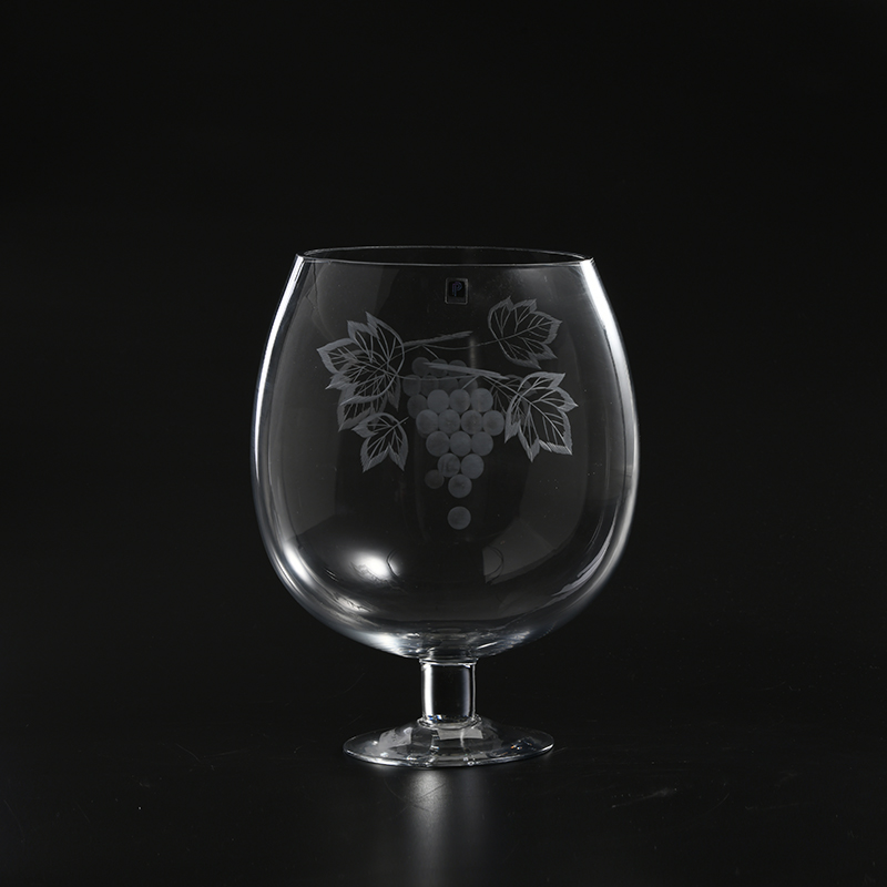 Manufacturer heavy duty hand-blown glassware round cup design hot sale transparent candle holder for home decoration