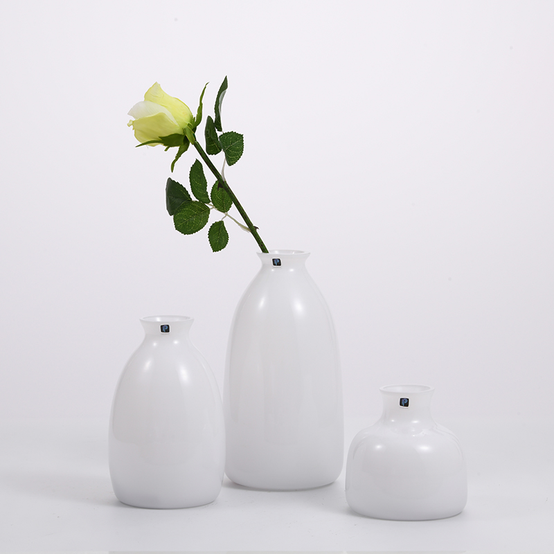 Hot selling Simple design white enamel painting tall glass vase for decoration factory directly supply