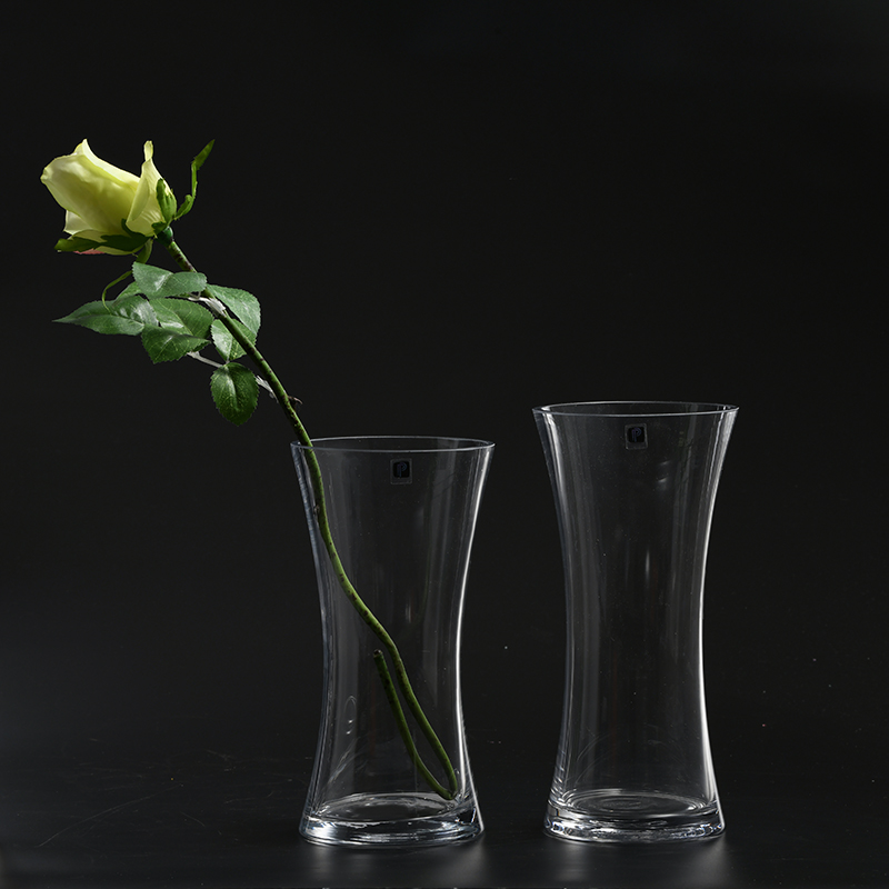 Glass Flower vase for Room decoration with tall vase body also can be customized in different sizes