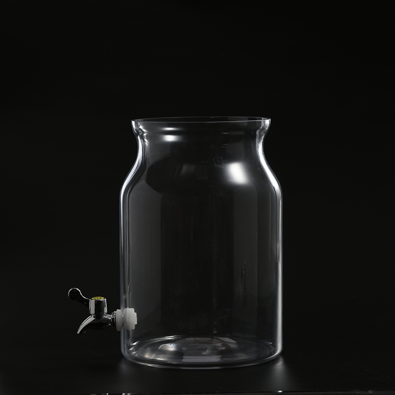 High quality Heavy-Duty glassware hand-blown big size clean and bright transparent glass juice jar with a metal tap
