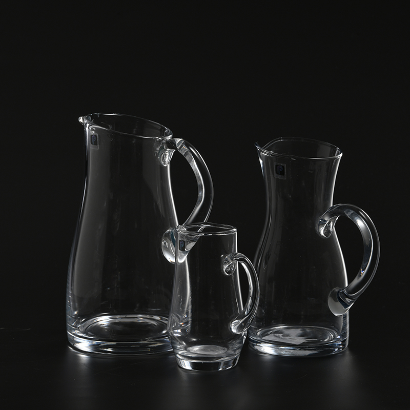 High quality glassware kitchen utensils hand-blown glass juice dispenser cup with glass handle on sale