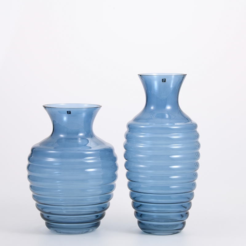Heavy duty European style vertical strip twisted design for home decoration glass flower vase Chinese manufacture