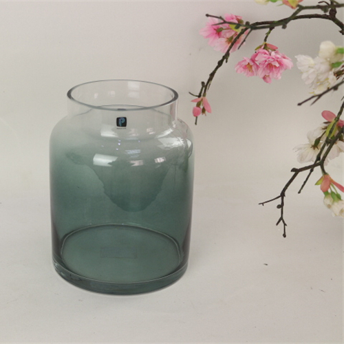 2020 Hot design hand crafted creative gradient color circular glass flower vase with low price