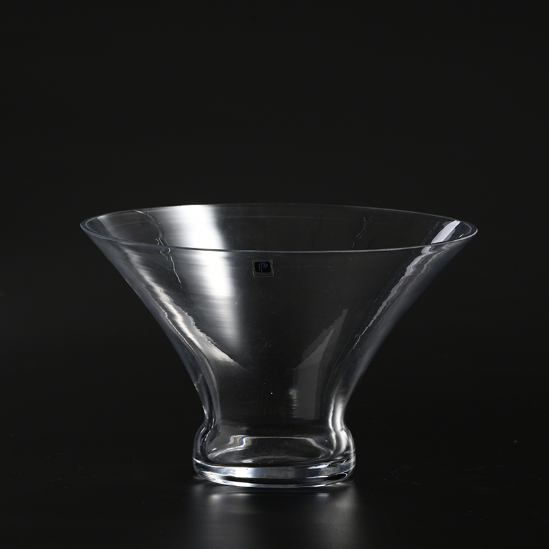 Special design hot sell pattern different sizes customized transparent hand-blown glass flower vase