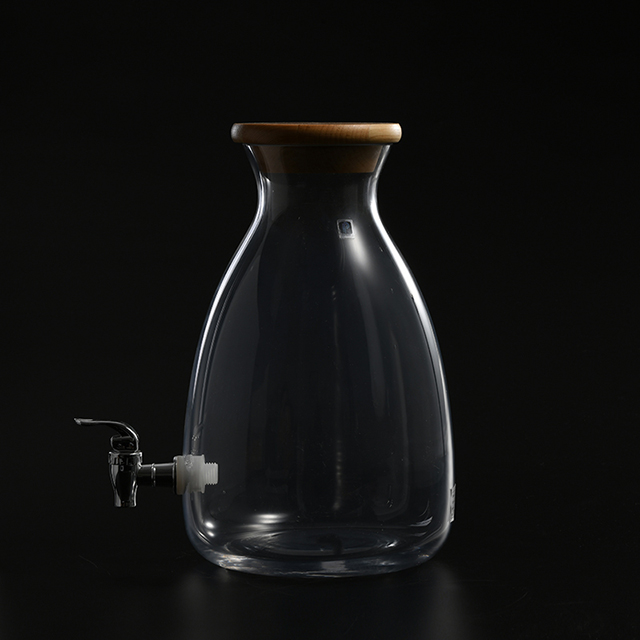 Nordic Style Juice Jar with Faucet for Whole Family Use