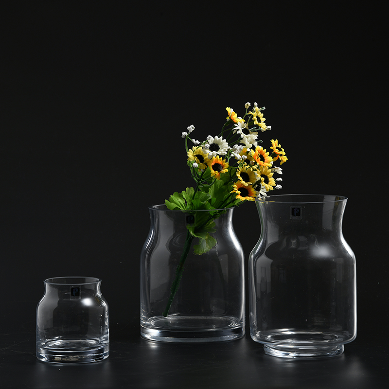 Big Open Mouth hand-blown clear glass vase for home or cafe decoration