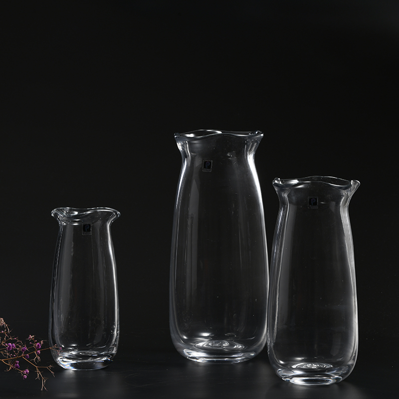Glass Flower vase on table with clear ins style can be customized in different sizes